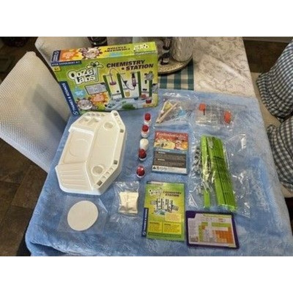 Thames & Kosmos Ooze Labs Chemistry Station